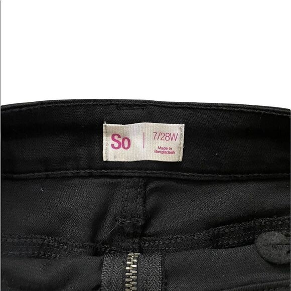 NWOT SO Black jean Skirt with Zipper Size 7 / 28W - Picture 7 of 7